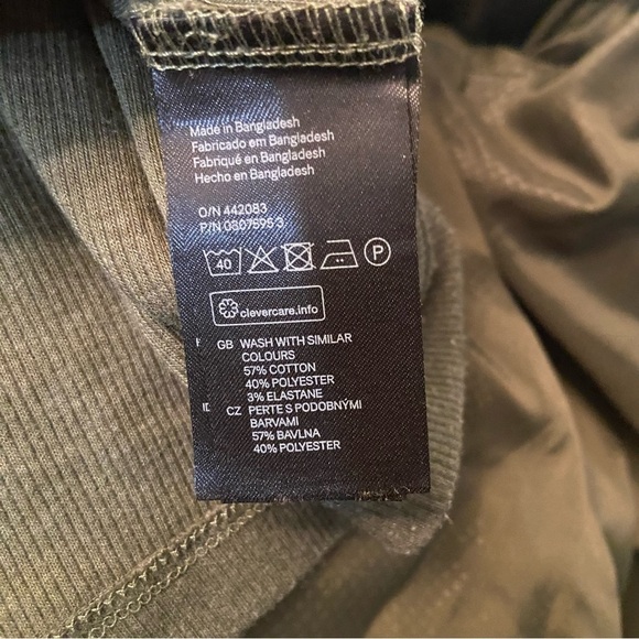 🛍️3/$30 Divided  cropped women’s green sleeveless top in size medium - Picture 6 of 6